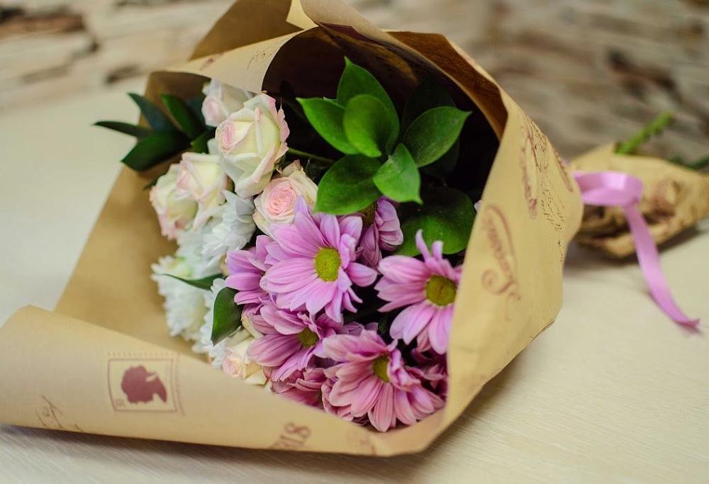 Букет улыбка в Лесной Поляне Букет цветов из: Розы и Хризантемы в Лесной Поляне