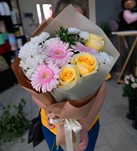 Букет цветов из:  Герберы, Розы и Хризантемы в Лесной Поляне